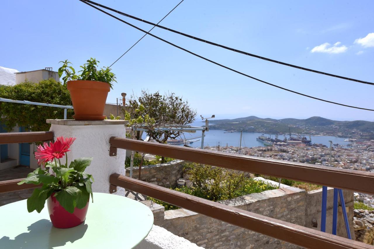 Helen'S Apartment แอร์มูโปลี ภายนอก รูปภาพ